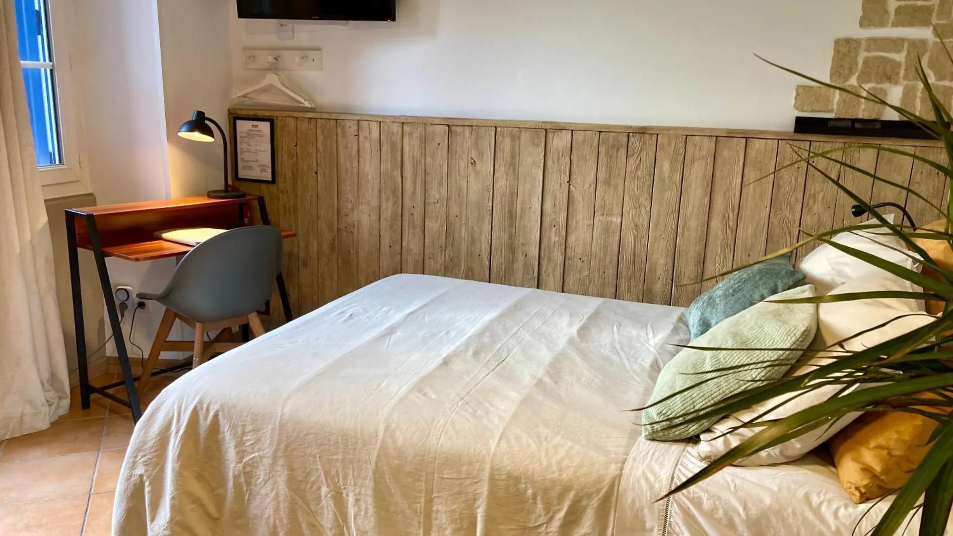 Appart hôtel LE CITY Studio - Aux 4 Logis - Petit déjeuner inclus 1ère nuit Foix France