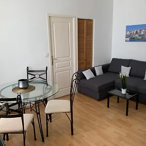  Apartment Centre, Pres Avenue De Verdun, Cosy 2 Pieces , Salon , Separe, Rue Tres Calme A 10 Minutes A Pied De La Grande France