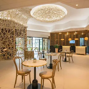 **** Hotel Novotel Arenas Aeroport France